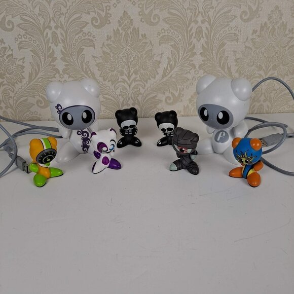 Mattel Radica UB Funkey Docking Station Bases (2) and 6 Funkey Characters - Picture 1 of 16